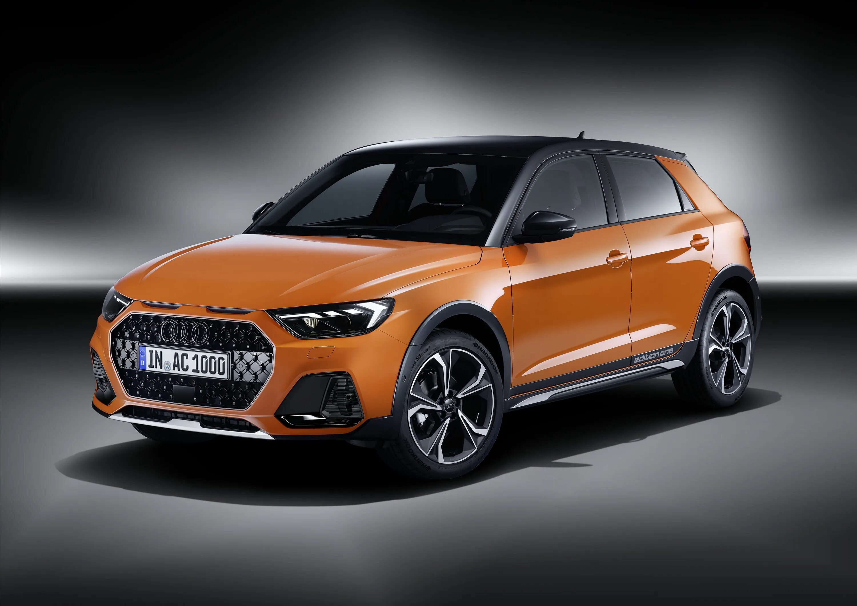 Машина s 1. Audi a1 CITYCARVER. Ауди а1 оранжевая. Audi a1 2019. Ауди а1 2019.