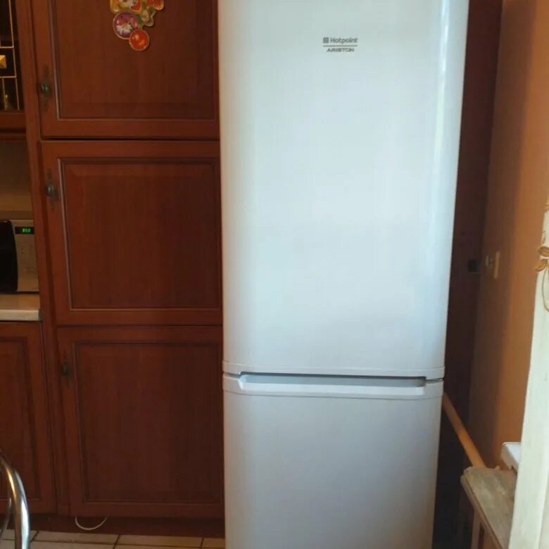 Ariston rmba. Холодильник Hotpoint Ariston RMBA 2185. Холодильник Hotpoint Ariston RMBA 2200. Hotpoint-Ariston RMBA 2200.L X. Холодильник Hotpoint Ariston RMBA 12001.