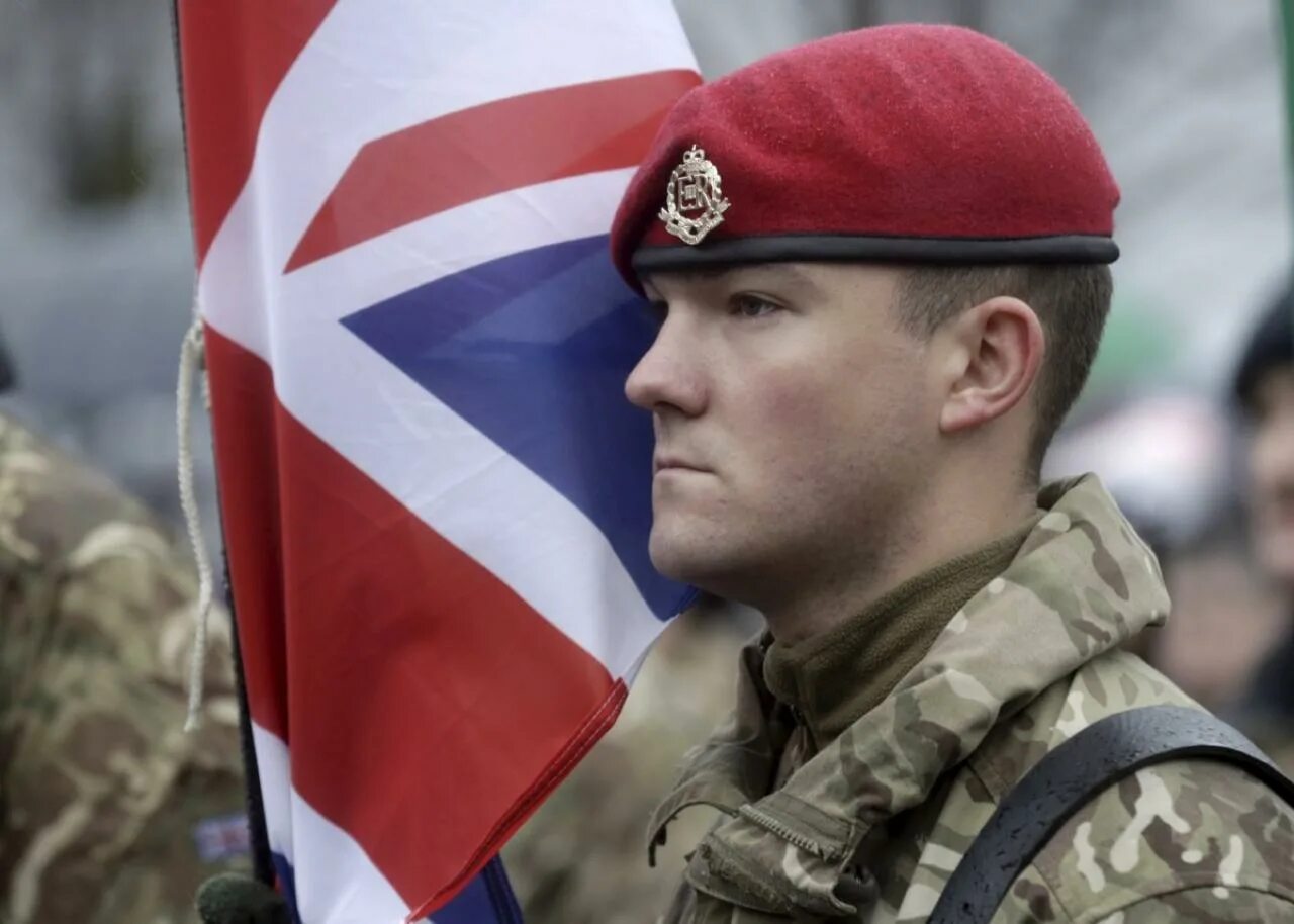 Бывший военный на английском. Джош Гриффитс. Армия Британии. Британский солдат. Войска Великобритании.