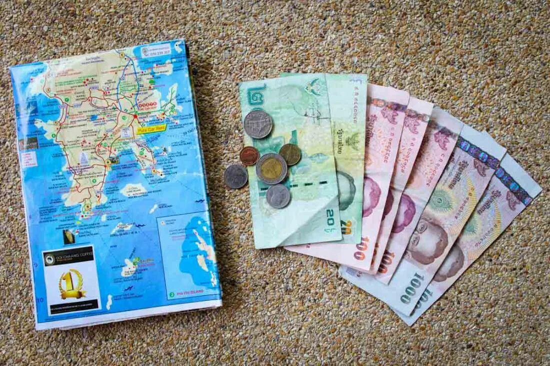 Карты за рубежом работают. Деньги и путешествия. Экономия на путешествиях. Туристская деньги. Карта за границей.