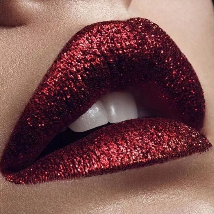 Девушка с блеском на губах. Блеск для губ. Макияж с блеском для губ. Красивые губы с помадой. Красивые губы с блеском.