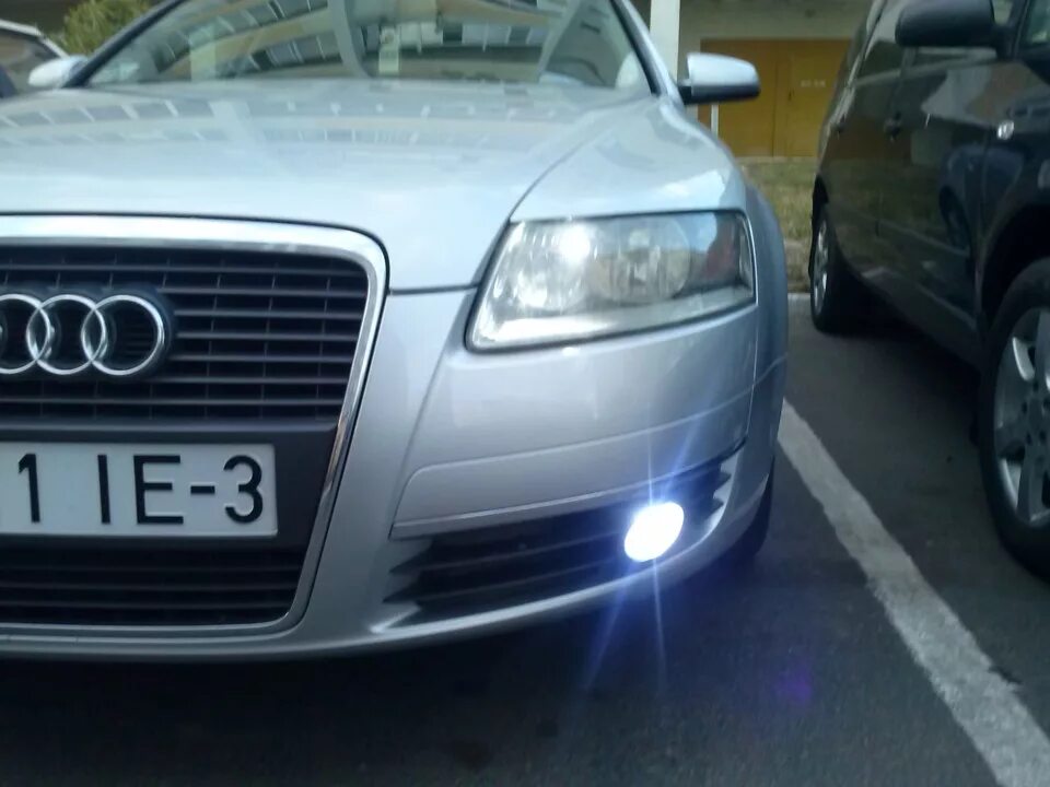 Audi.a6 c5 ксеноновые противотуманки. Ауди а6 с6 2010 туманки. Туманки Ауди а6 с6. ПТФ Ауди а6 с5. Фары противотуманные ауди а4