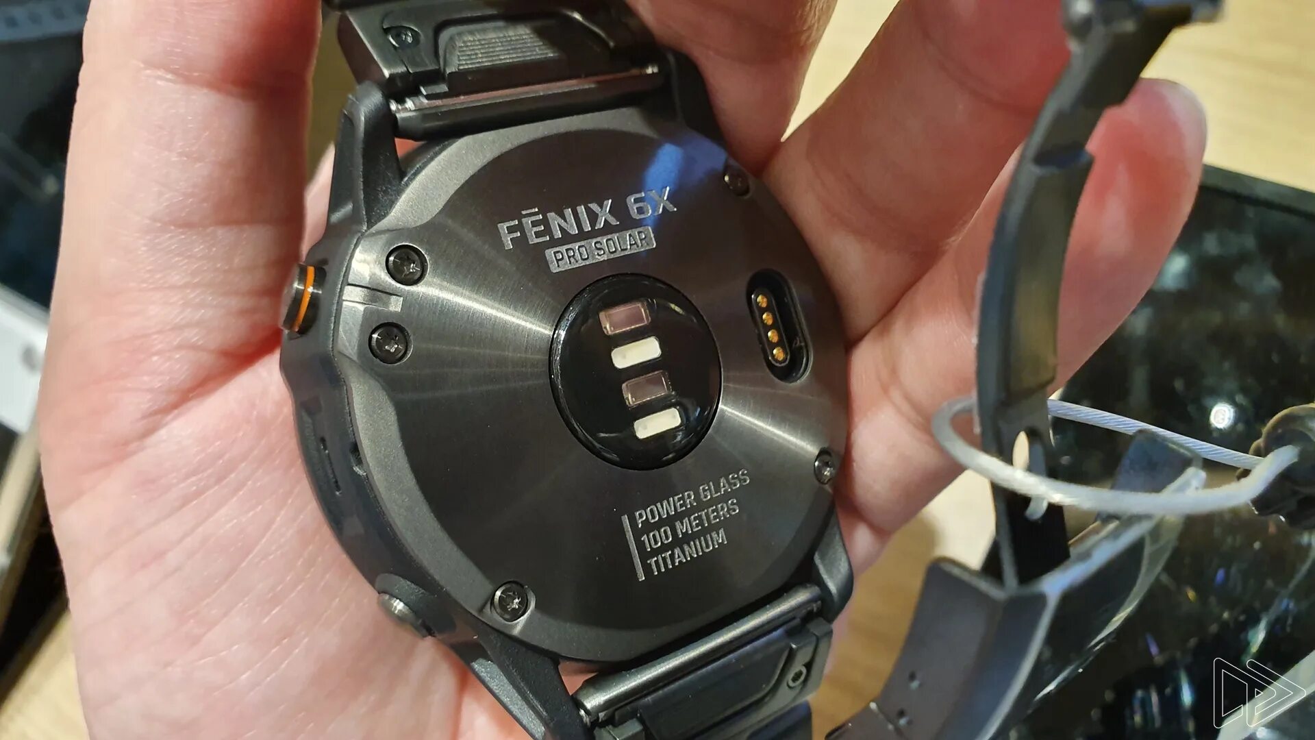 Плохо x6 pro. Garmin fenix 7 x solar задняя крышка. garmin 6x pro solar. гармин феникс 6х. garmin 6x solar.