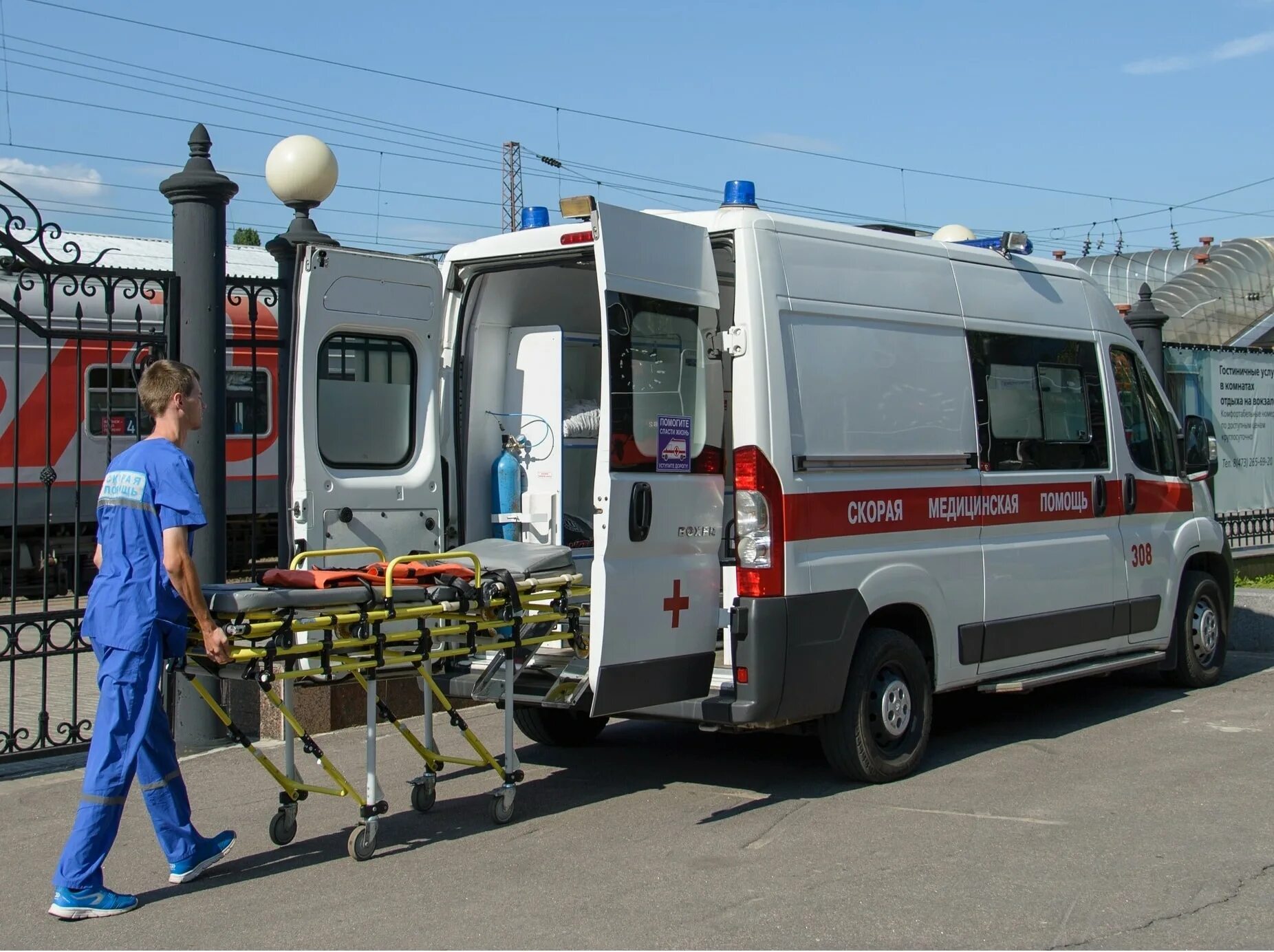 Перевозка больных московская область. Перевозка лежачих больных Воронеж. Перевозки лежачих больных забота. Перевозки больных Горловка.