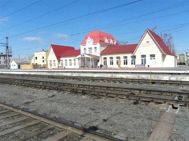 Жд верхотурье. Жд вокзал серов. Жд верхотурье. Верхотурье жд станция. Город верхотурье вокзал.