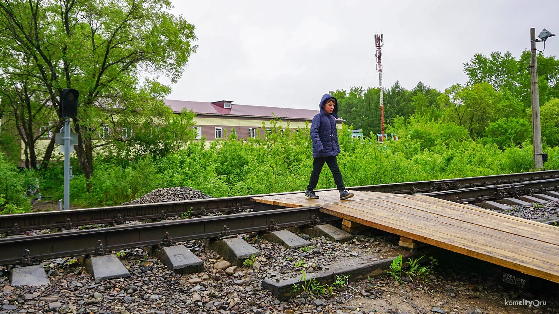 Сп 227.1326000 2014. Настил на железной дороге. Настилы железнодорожных путей. Пешеходный настил через железнодорожные пути. Пешеходный настил на ЖД.