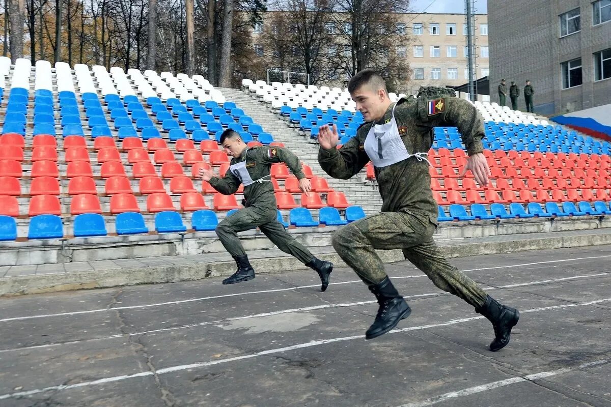 Упражнения вс рф. Армия РФ физподготовка. Военные спортивные мероприятия. Спорт в Российской армии. Физическая подготовка военнослужащих.