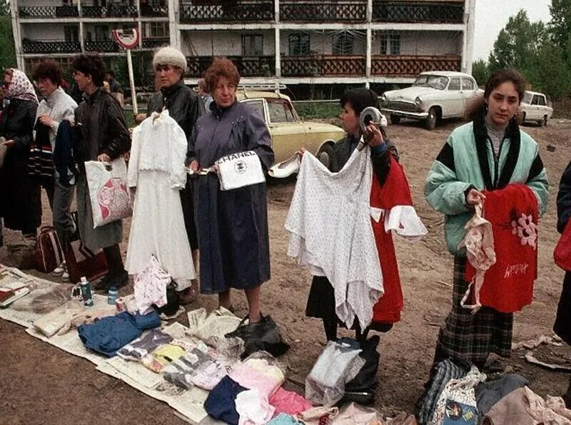 рижский рынок в 90-е. арташат рынок. толчок рынок. толчок рынок. старый рынок.