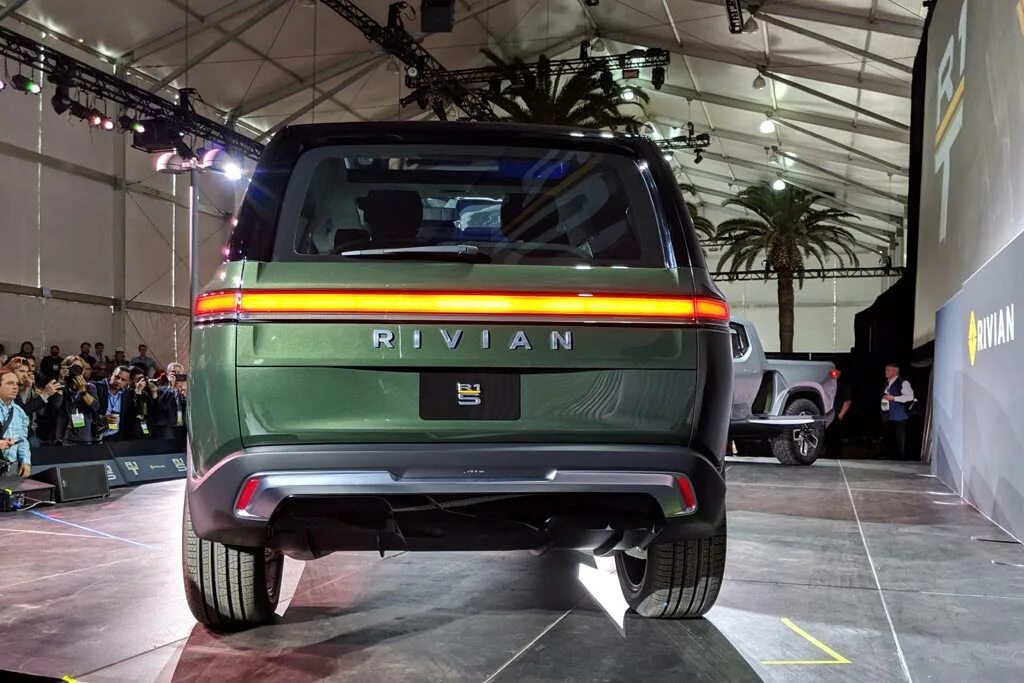 Кроссовер фантом. Rivian r1s внедорожник. Rivian r1s 2023. КАМАЗ кроссовер 2021. Новый джип КАМАЗ.