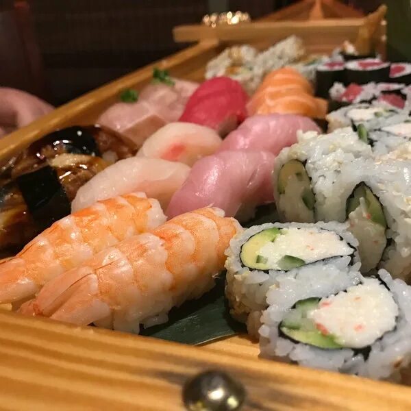 Sushi cocktails москва. Кафе коктейль роллы. Героин суши коктейль. Дьявол суши коктейль деньги.