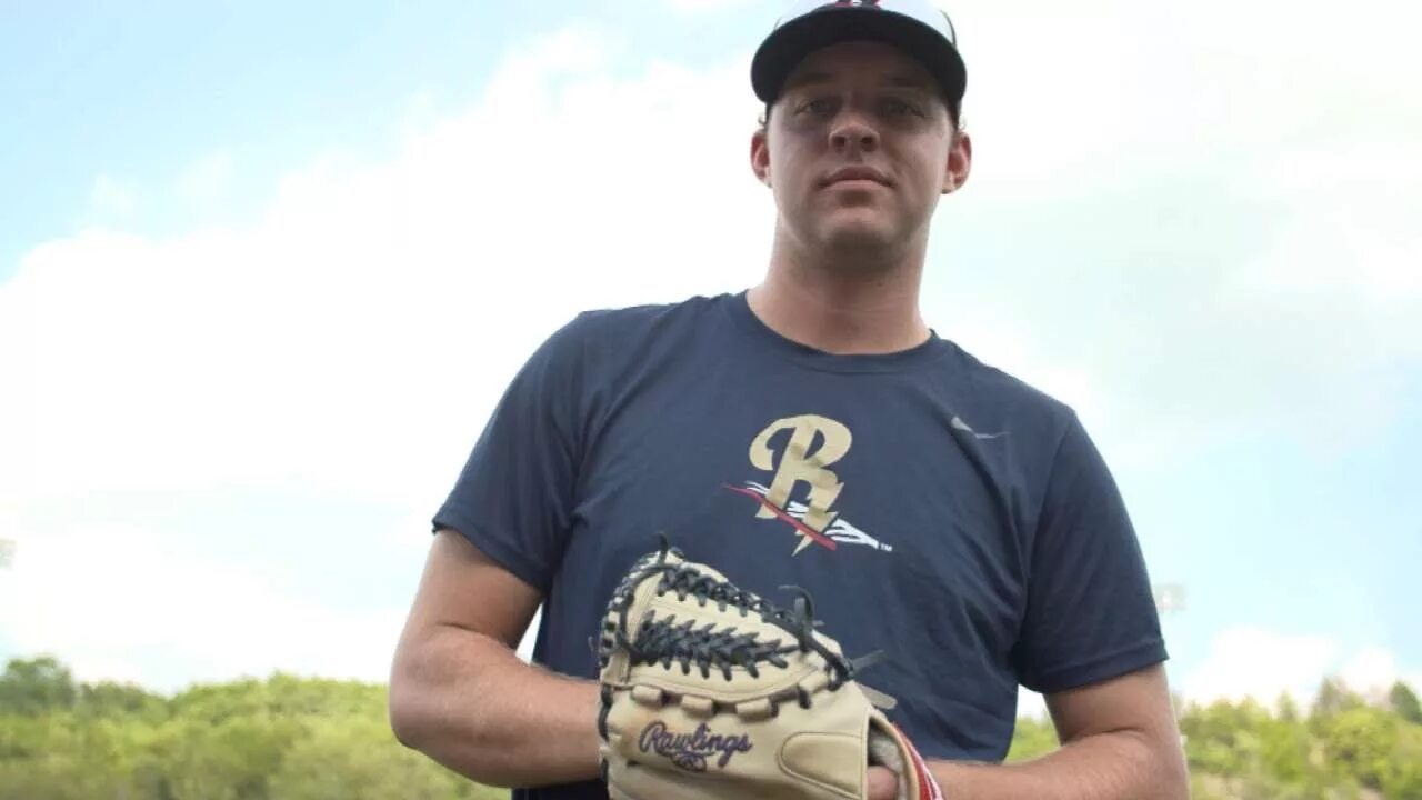 Перри кинг актер. Mike king. King of new york. Mike king. Michael pitthan.