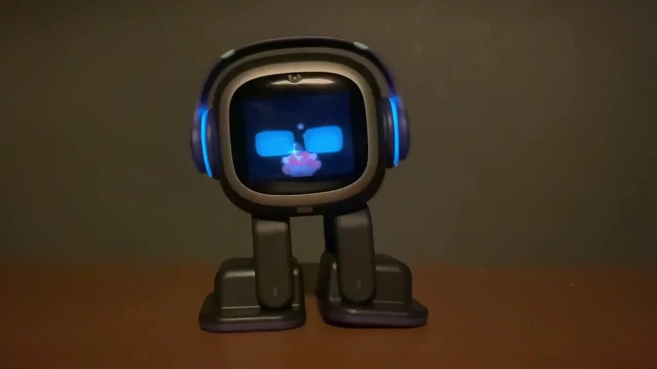 Робот эмо русский язык. Робот емо. Anki emo робот. Emo desktop Airobot. Эмо робот 2.