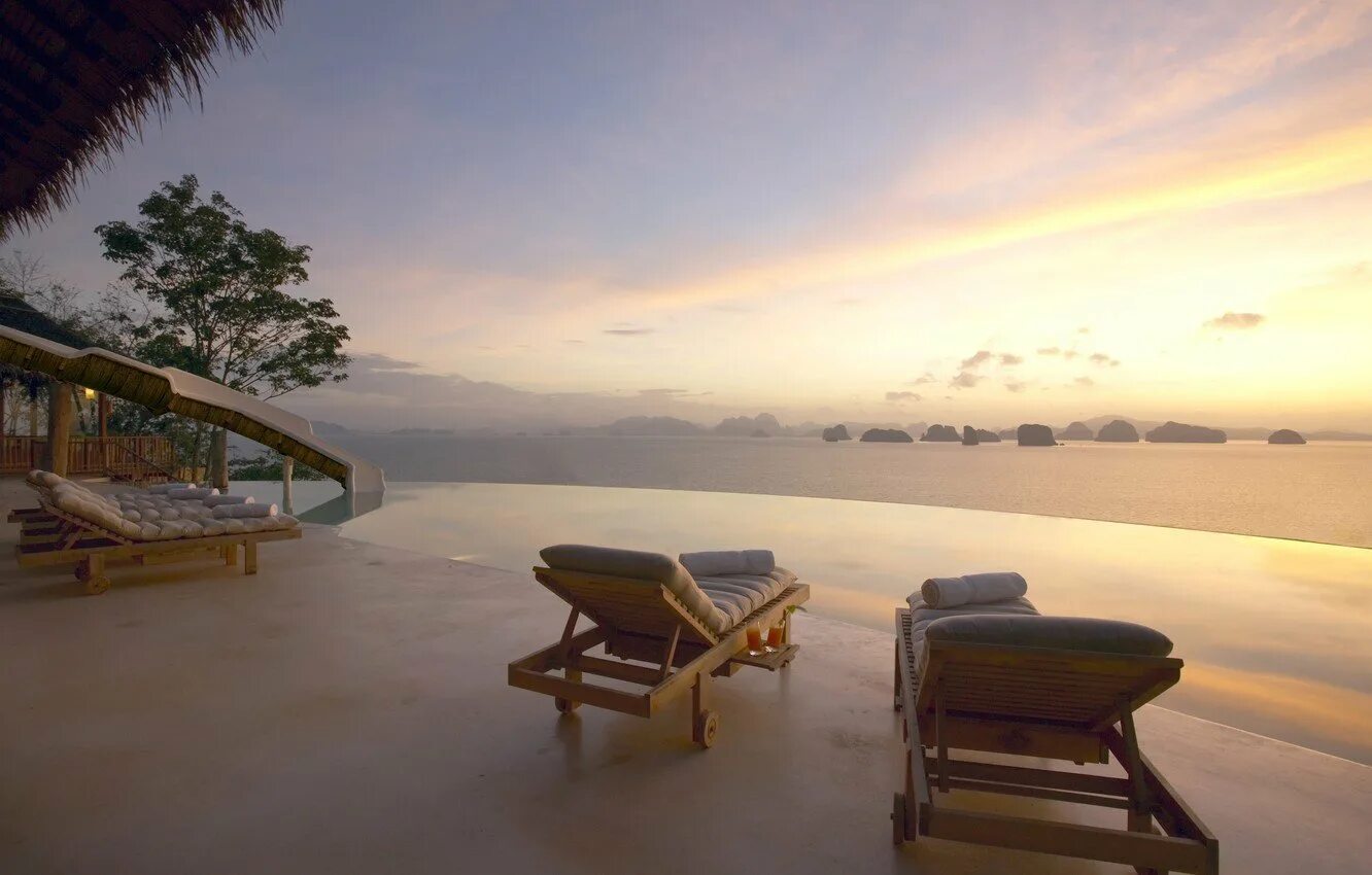 Place to relax. Six senses Yao noi Пхукет. Шезлонг на пляже. Шикарный вид на море. Море пляж шезлонг.