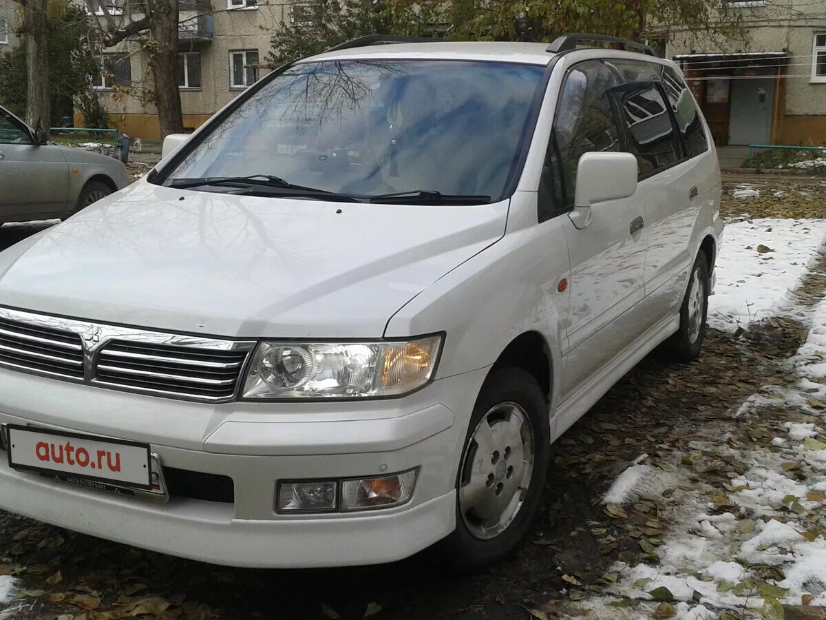 Купить митсубиси шариот грандис. Mitsubishi Chariot Grandis 2001. Шариот Грандис 2002. Мицубиси Шариот 2002. Mitsubishi Chariot 2001.