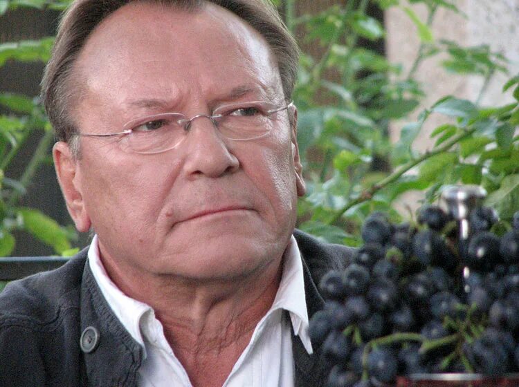 Шакуров сергей александрович 1958. Актер шакуров биография. Шакуров сергей каюмович. Сергей шакуров. Актер шакуров биография.