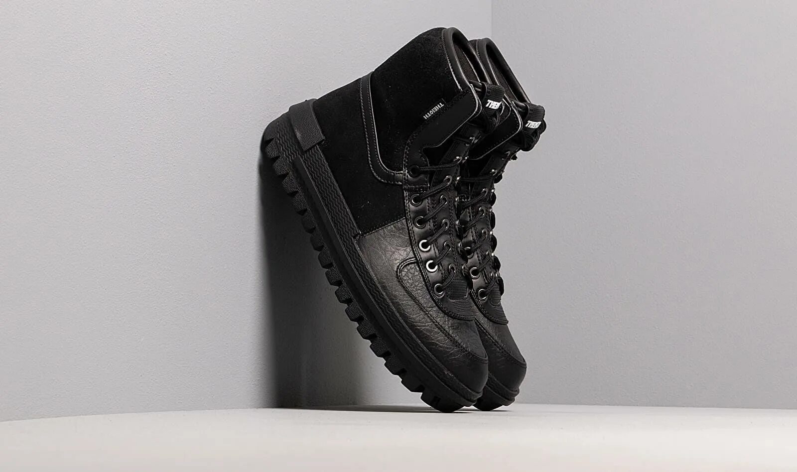 Nike xarr eldorado. Bq5240-400. Nike theioth. Найк xarr. Ботинки найк мужские theioth.