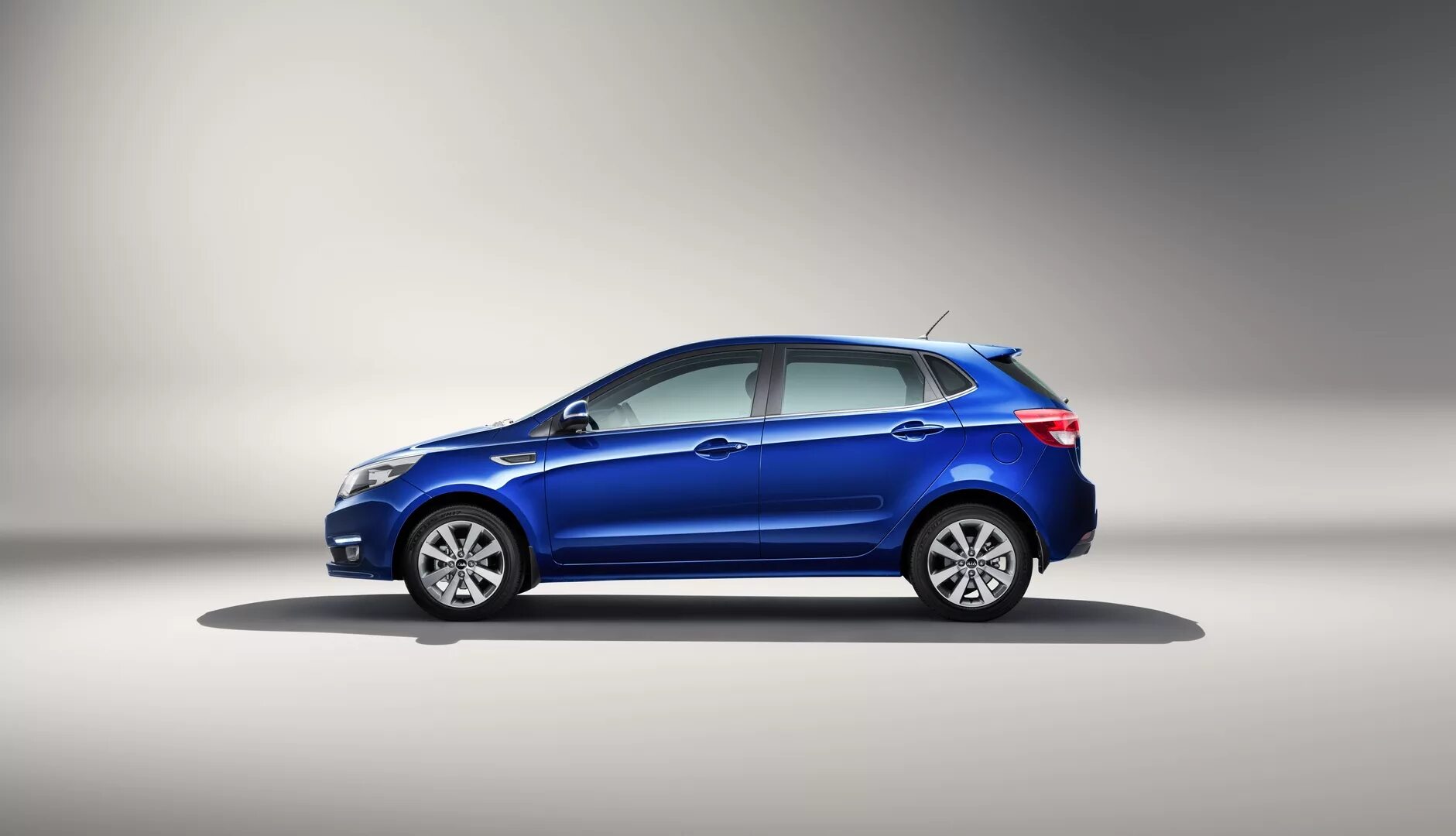Литр рио. Рио 3 хэтчбек. kia rio 2015 хэтчбек. kia rio 3 поколение. киа рио 4 поколения хэтчбек.