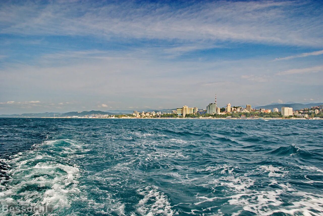 Черное море со стороны россии. Чёрное море Сочи панорама. Панорама Адлера с моря. Сочи вид на море. Море панорама.