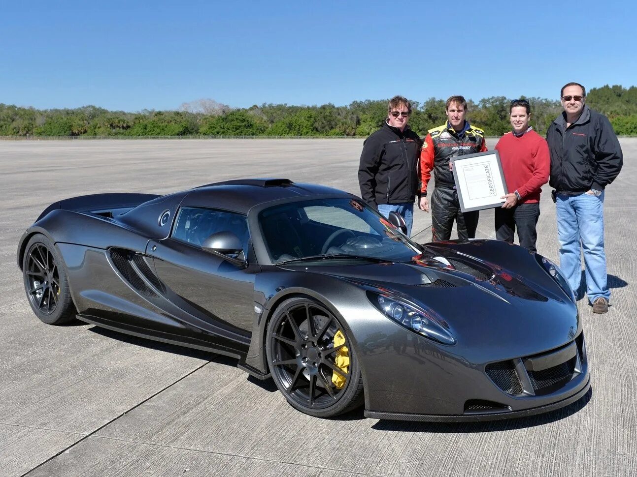 Быстрее лучшие сильнее. Hennessey Venom gt. Бугатти Хеннесси. Самая быстрая машина. Самая быстрая тачка.