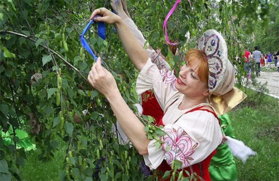 Троица праздник завивание Березки. Семик и Троица. Обрядовый праздник Троица Семик. Семик береза. Украшение березки