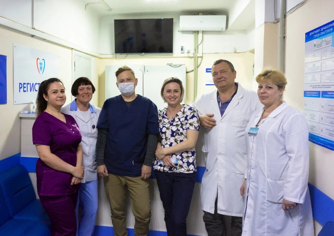 главный травматолог сфо. 20 больница берзона синюк василий павлович. травматологи 20 больницы. день медика в 2022. поздравление с профессиональным праздником травматолога.