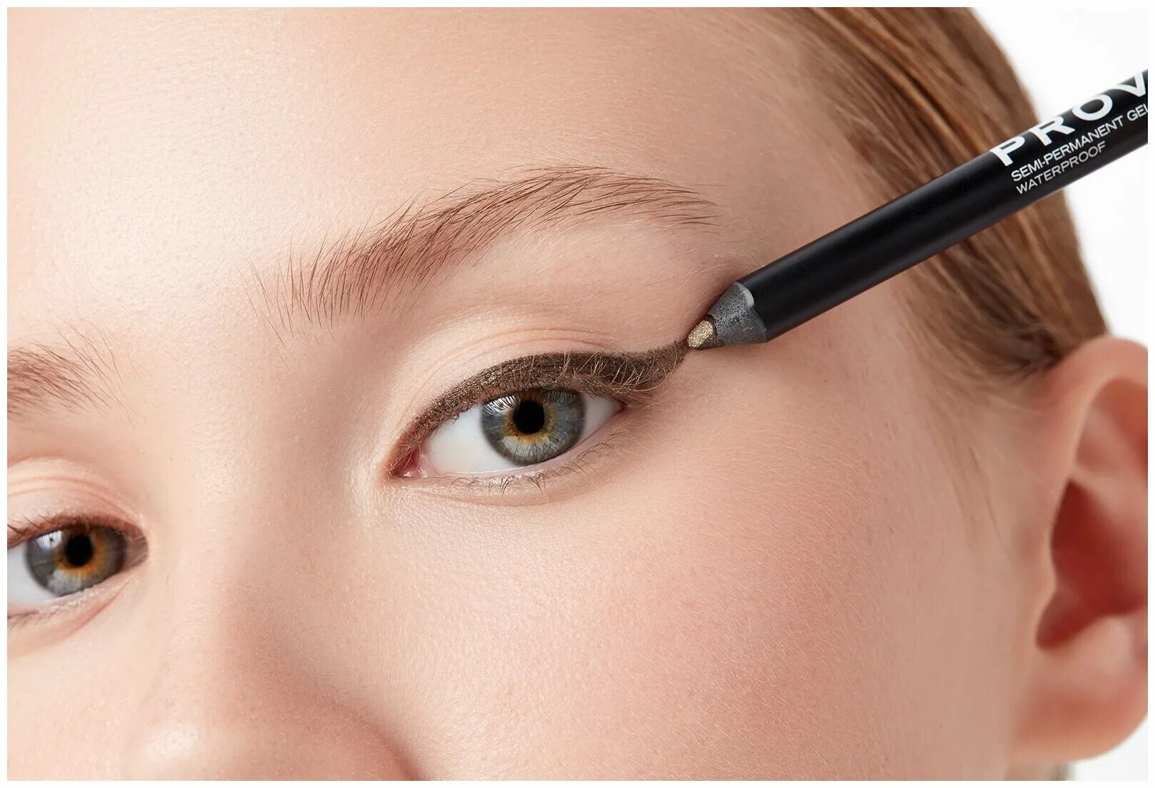 Карандаш eyeliner. Карандаш для глаз. Подводка для глаз. Подводка глаз карандашом. Коричневый карандаш для глаз.