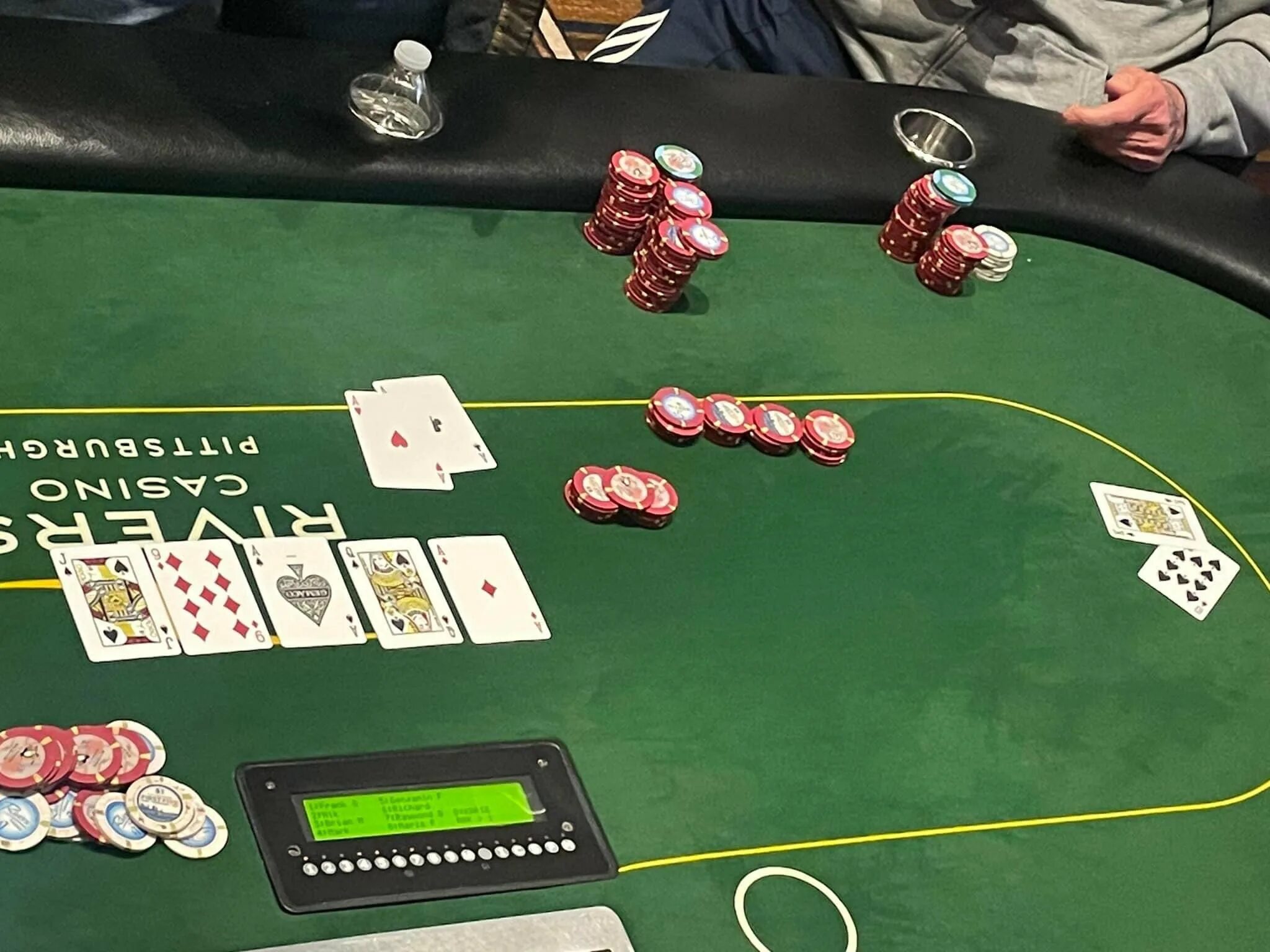 Джекпот в покере. Ривер в покере.