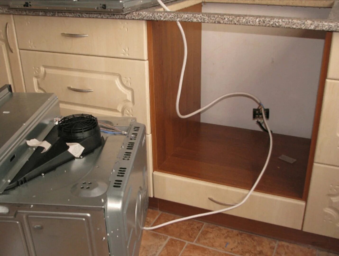 Клеммник для подключения варочной панели и духового шкафа 220 вольт. Духовой шкаф под варочную панель gw642cli. Духовой шкаф 3650 Вт кабель. Соединительные провода на духовой шкаф бош.