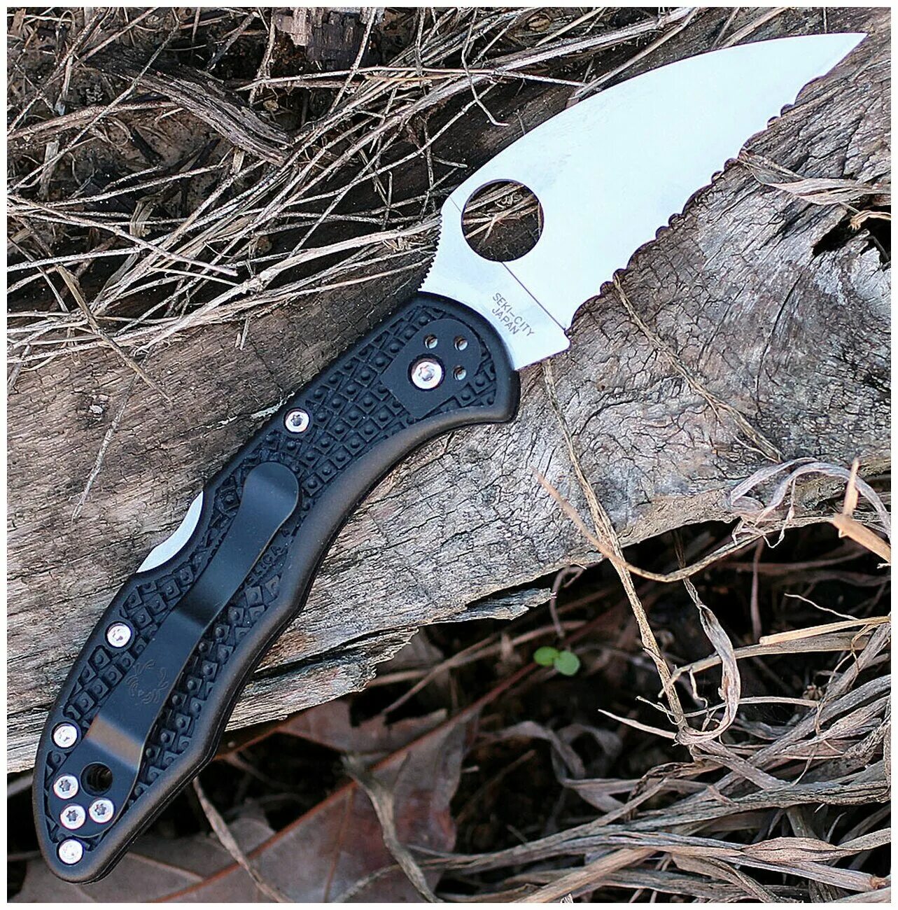 Spyderco delica. Spyderco Delica Wharncliffe Serrated. Spyderco Delica 4 Serrated. Нож Wharncliffe Spyderco. Spyderco Delica Serrated.