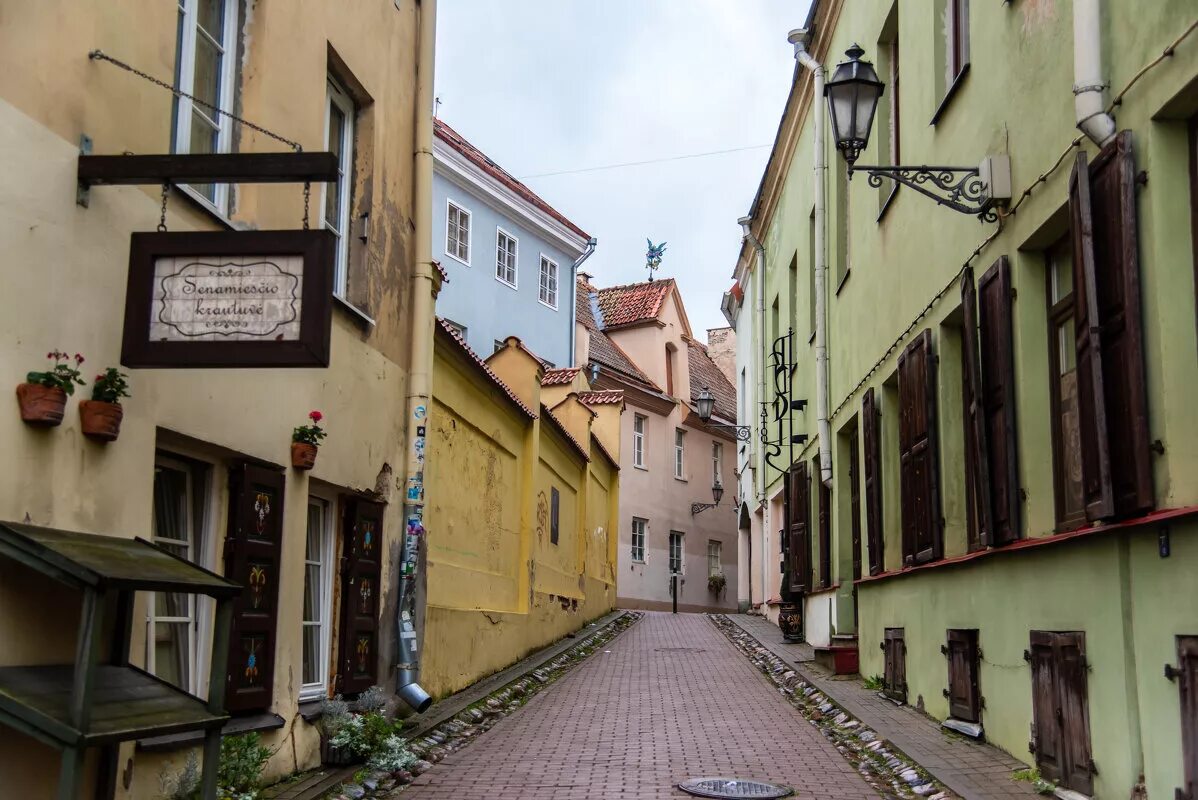 старые кварталы европы. тбилиси старый город. старые улочки минска. старый город часы работы. старый город часы работы.