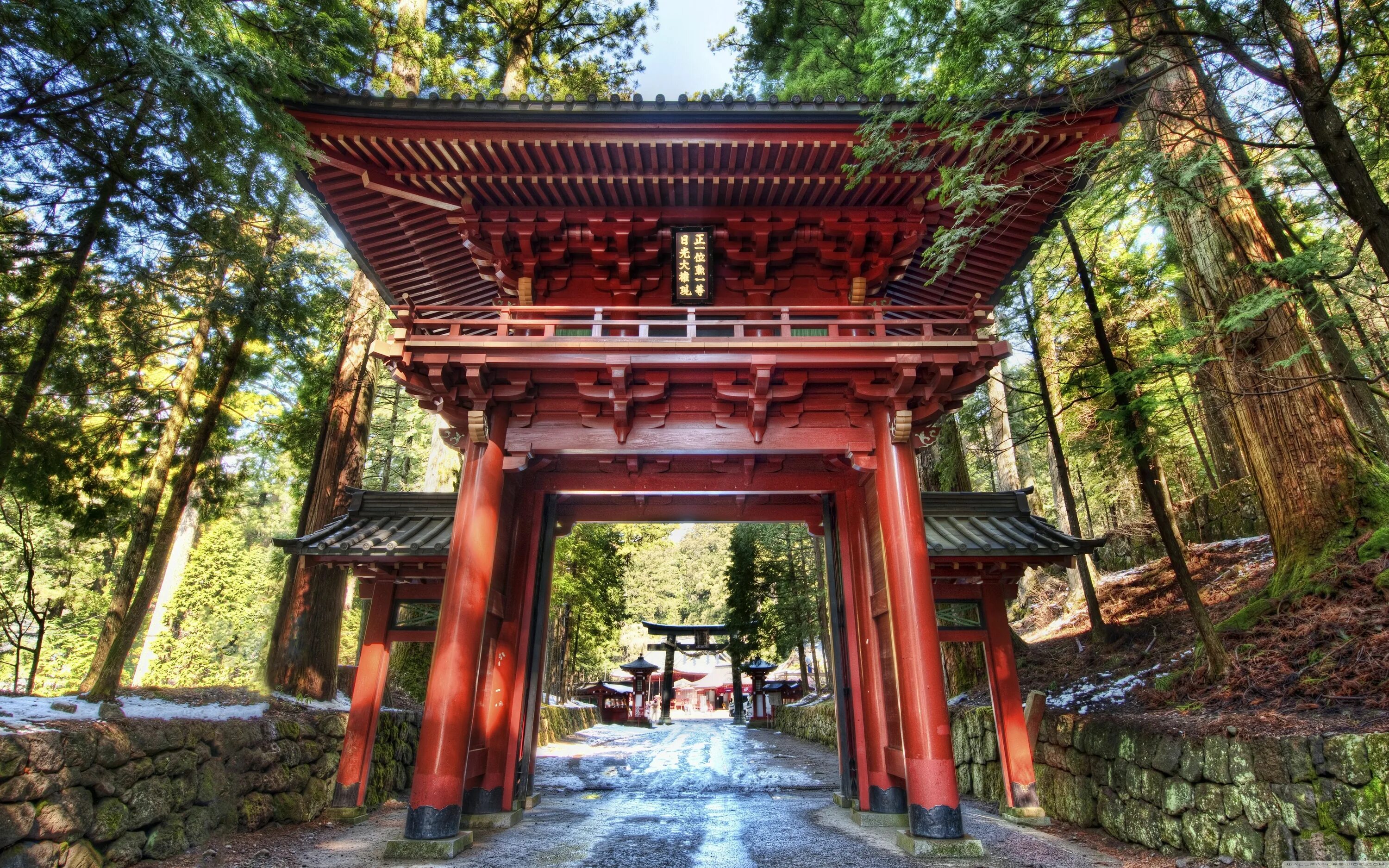 Temple gate. Святилища и храмы Никко в Японии. Храм Кодзандзи Япония. Японская архитектура ворота тории.