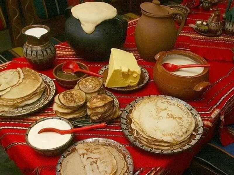 Татарское национальное блюдо чак-чак. Традиционные блюда русской кухни. Традиционные блюда русской кухни. Изделия национальной кухни. Стол на масленицу.