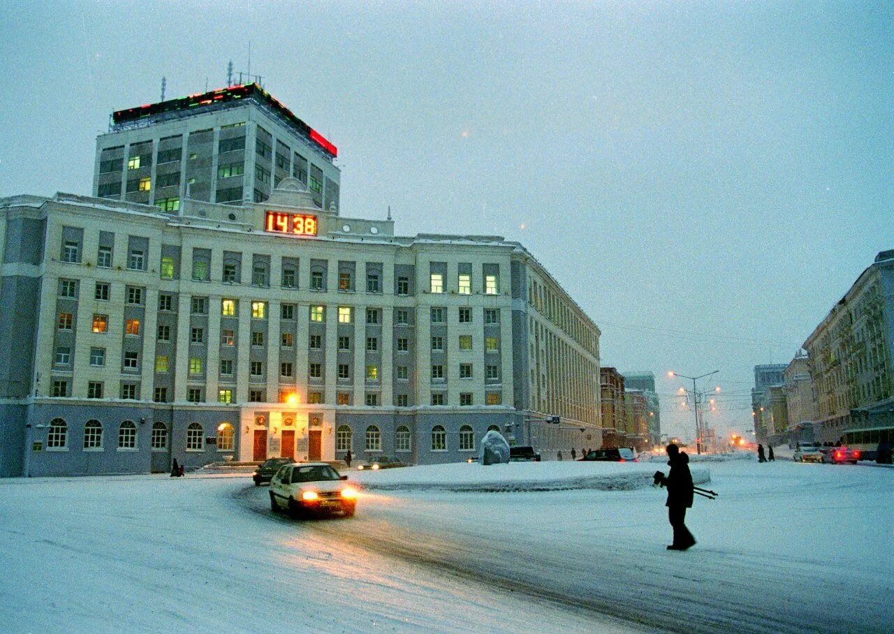 Окрестности норильска. Город Норильск Красноярского края. Норильск Центральная улица. Норильск климат. Норильск Центральная площадь.