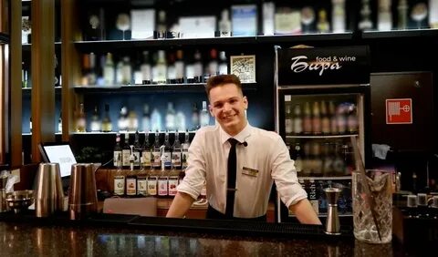 Со скольки лет работают барменом