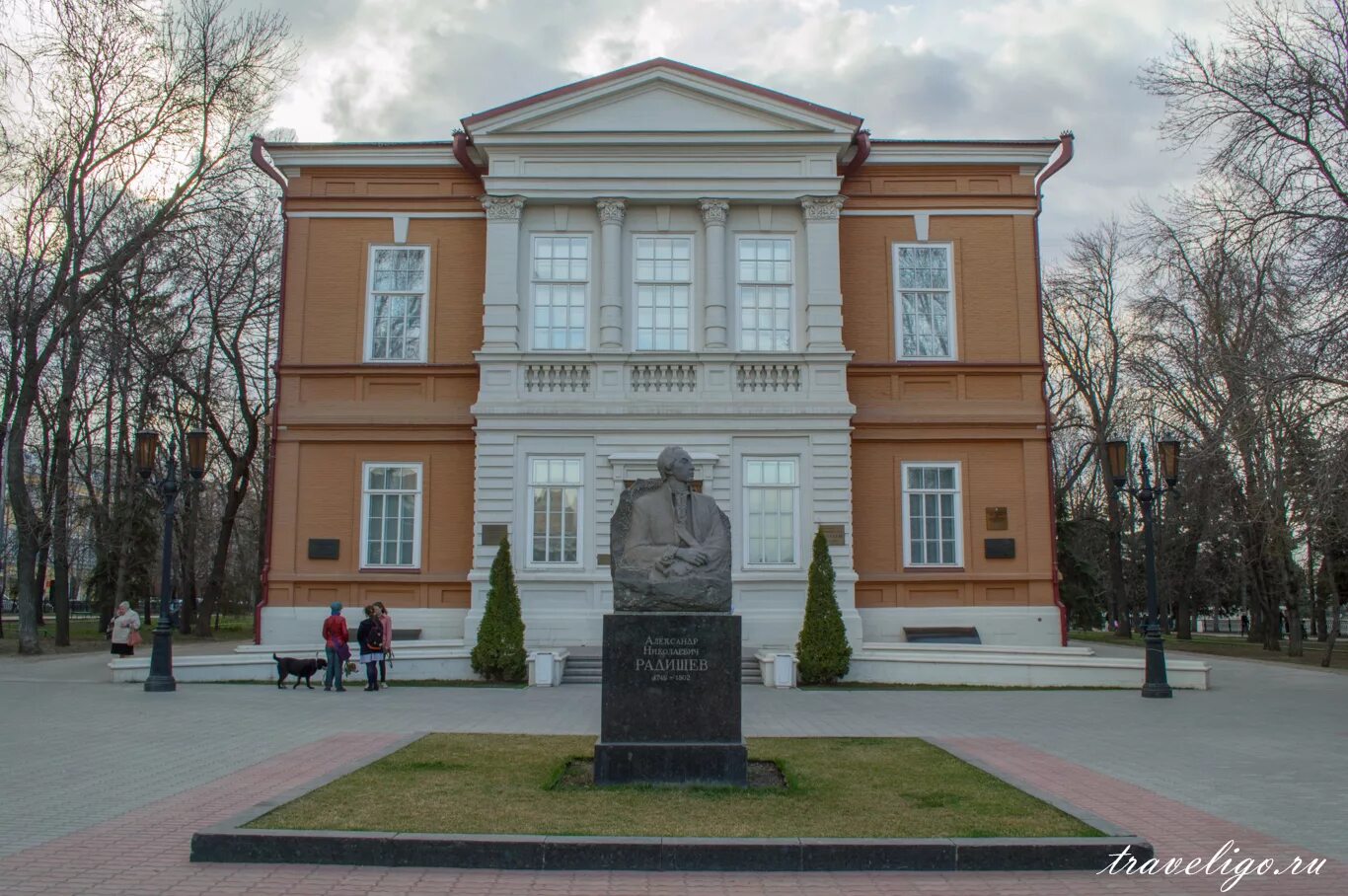 Саратовский художественный музей имени а. н. Радищева. Саратовский Радищевский музей. Сад им Радищева в Саратове. Дом музей Радищева.