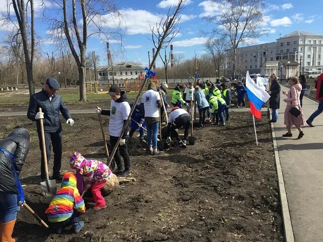 Экозащита Новомосковск. Сквер Возрождение Новомосковск. Сквер Возрождение заводского Новомосковск. Сквер Возрождение день города заводской район Новомосковск.