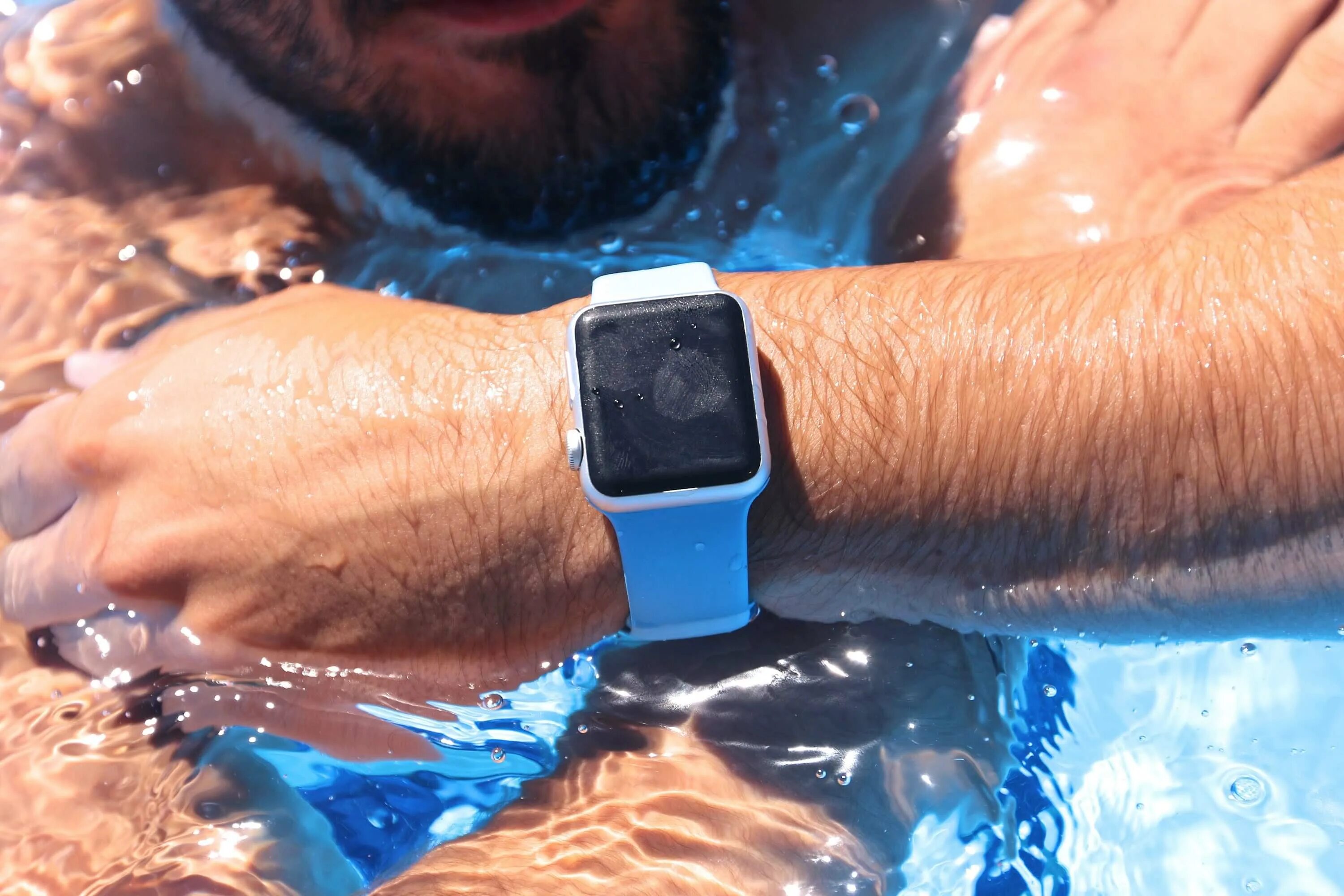Эпл вотч в воде. Waterproof Apple watch. Эпл вотч 8 водонепроницаемые?. Apple watch Ultra.