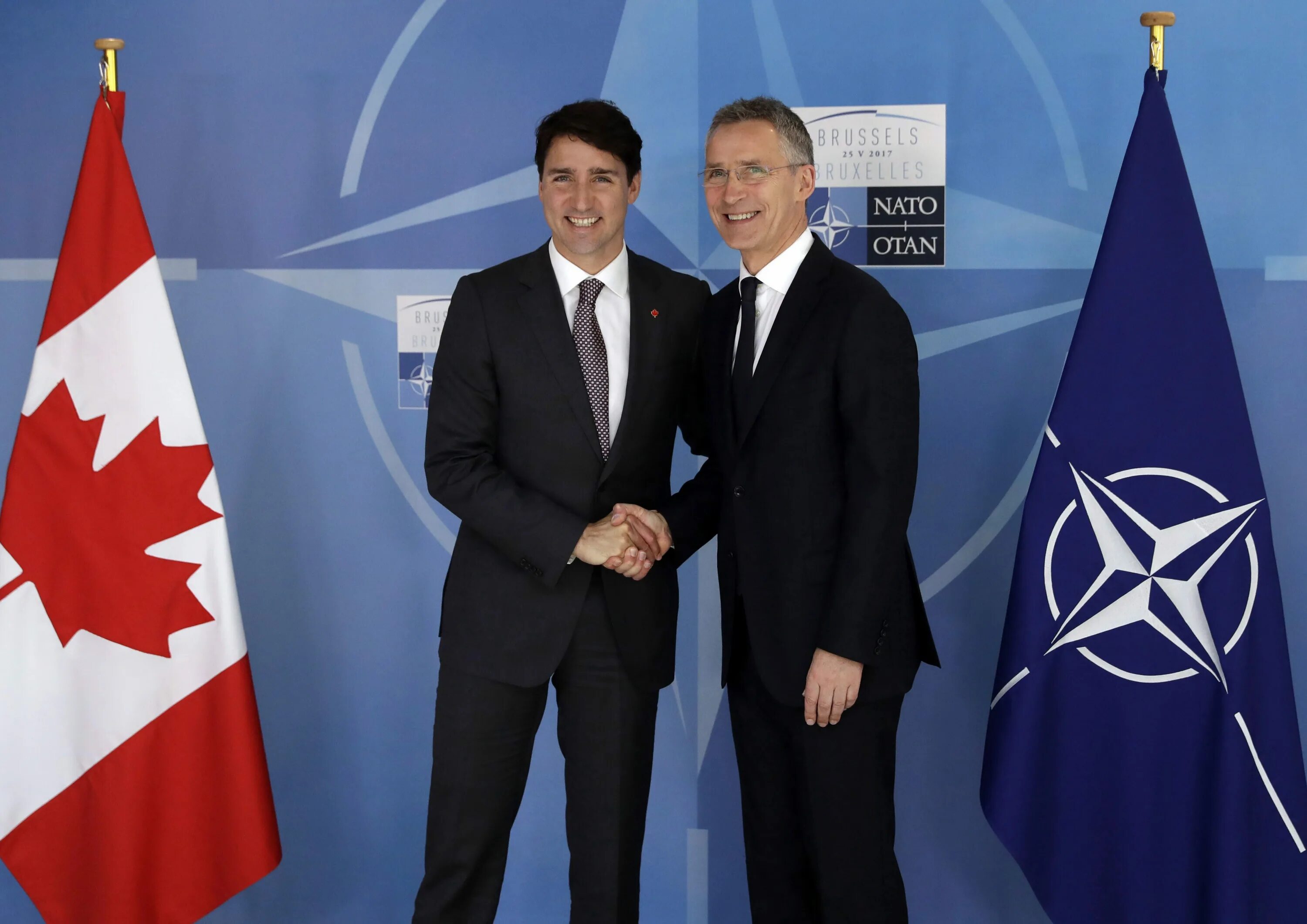 Нов россии и нато. Саммит НАТО 1999. Канада НАТО. Канада в НАТО или нет. Флаг Канады и НАТО.