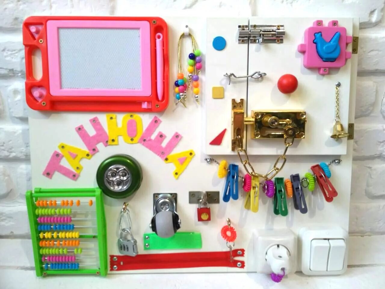 Бизиборды для детского сада настенные. Развивающая доска для малышей своими руками. Бизиборды для детского сада настенные. Бизиборд для старших дошкольников. Бизиборд возраст ребенка.