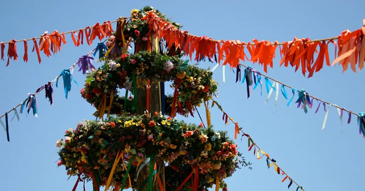 Символ Первомая Майское дерево. Celebration Maypole. Майского дерева (Maibaum. Первомай (May Day) в Великобритании.