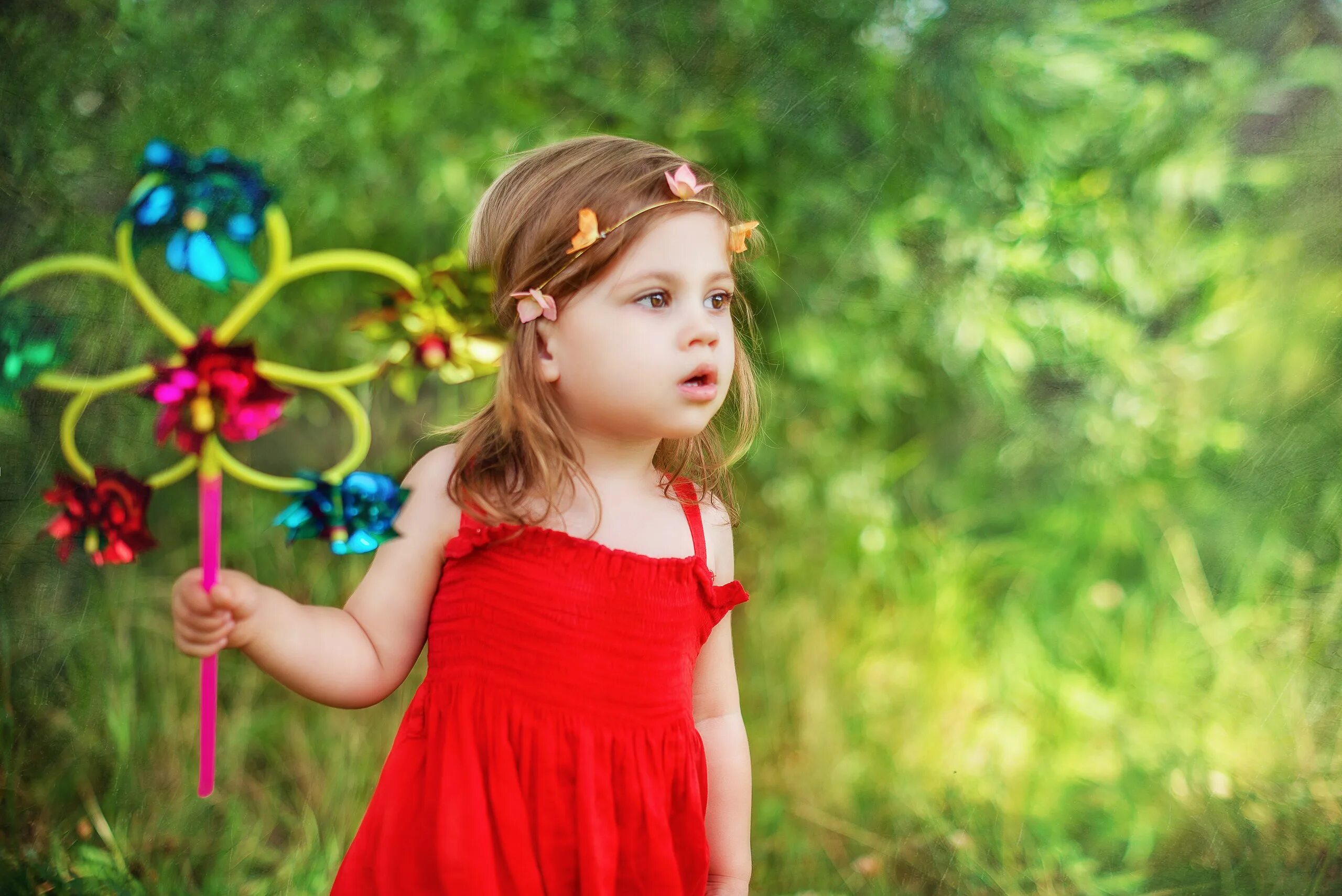 Ветрячки для детей. Вертушки для детей. Девочка с вертушкой детская. Демонские вертушки гиф. Песня девочка вертушка.