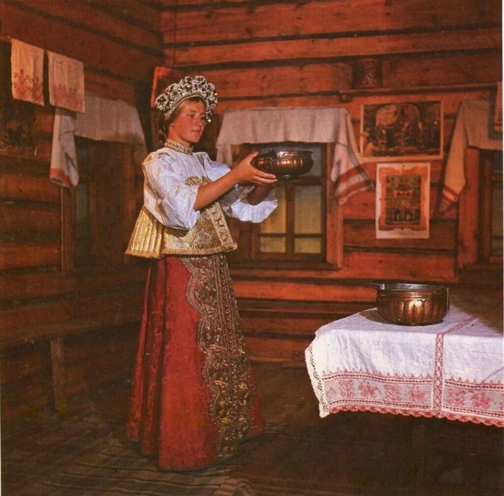 Какой был быт на руси. Древнерусский быт. крестьянка в избе. женщина в избе.