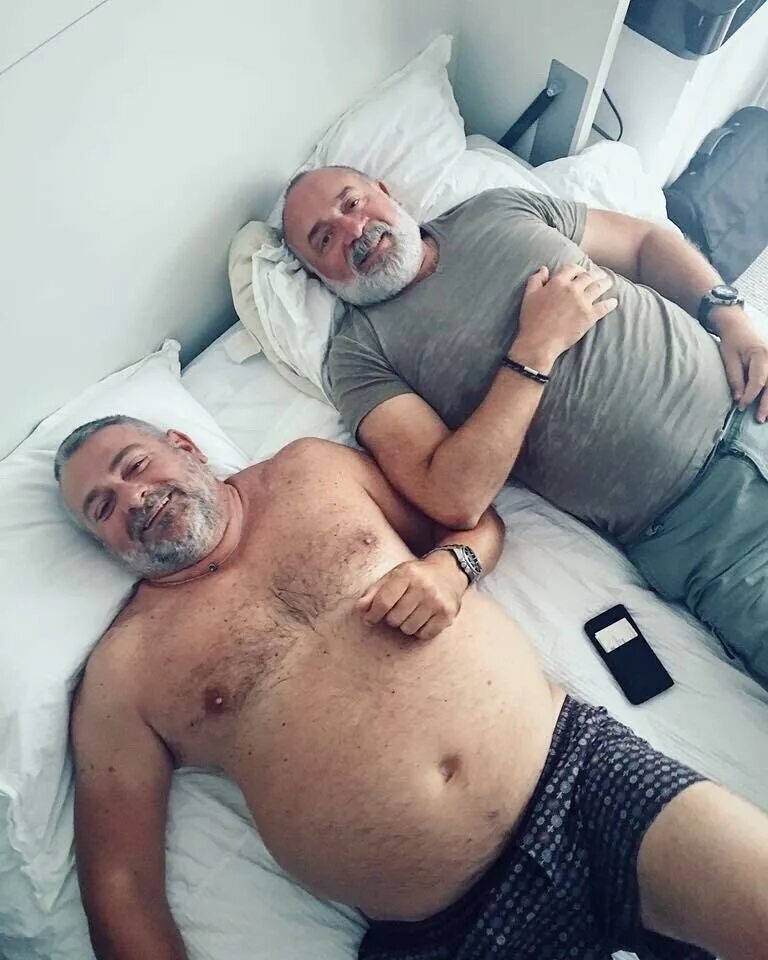 Daddies fat gays. Старый толстый гомосек. Турецкий Daddy Bear. Мужчины Bear Daddy Туркиш. Толстый мусульманин.