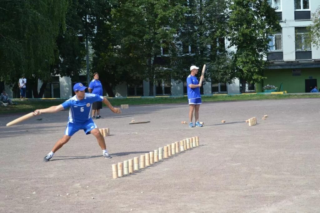 Городошный спорт. Городки соревнования. Спортивная игра городки. Городошный спорт городки.