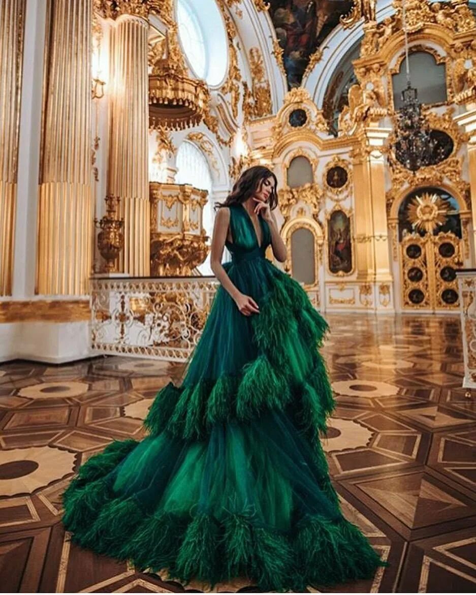 Екатерининский дворец зал для бала. Роскошная женщина. Бал. Tatler бал. Frida xhoi королевские платья 2020.