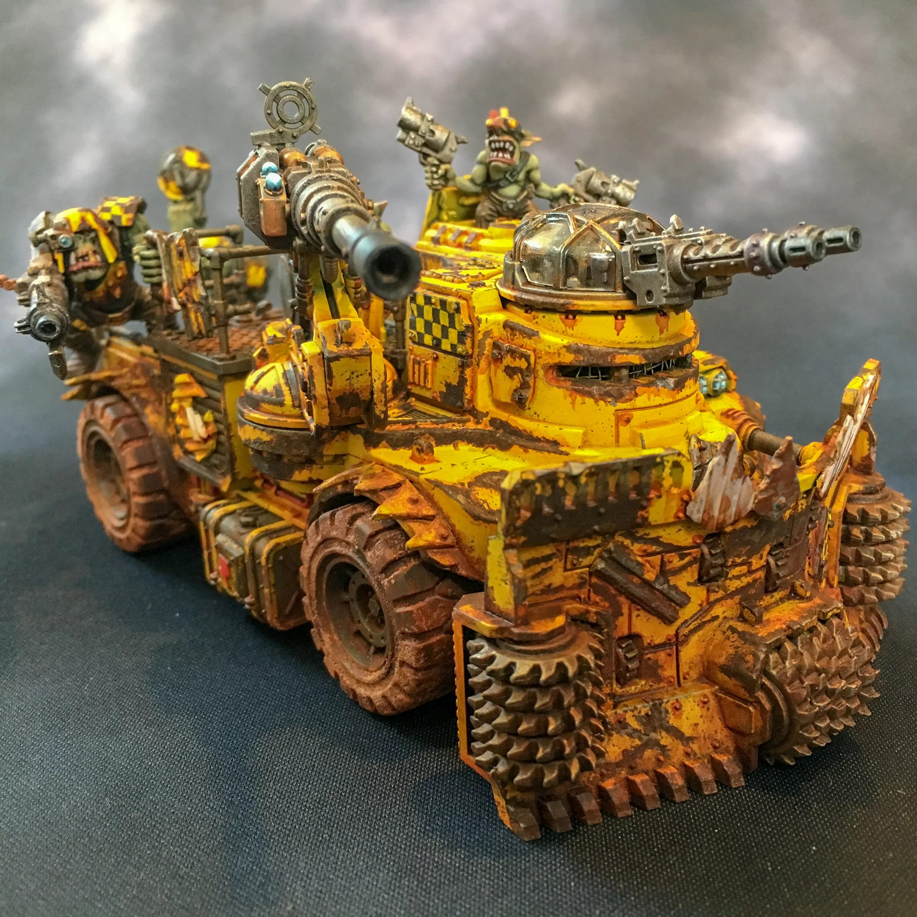 машины орков warhammer 40000. вархаммер 40000 машины орков. машины вархаммер. тягач вархаммер 40000. орки вархаммер 40000.