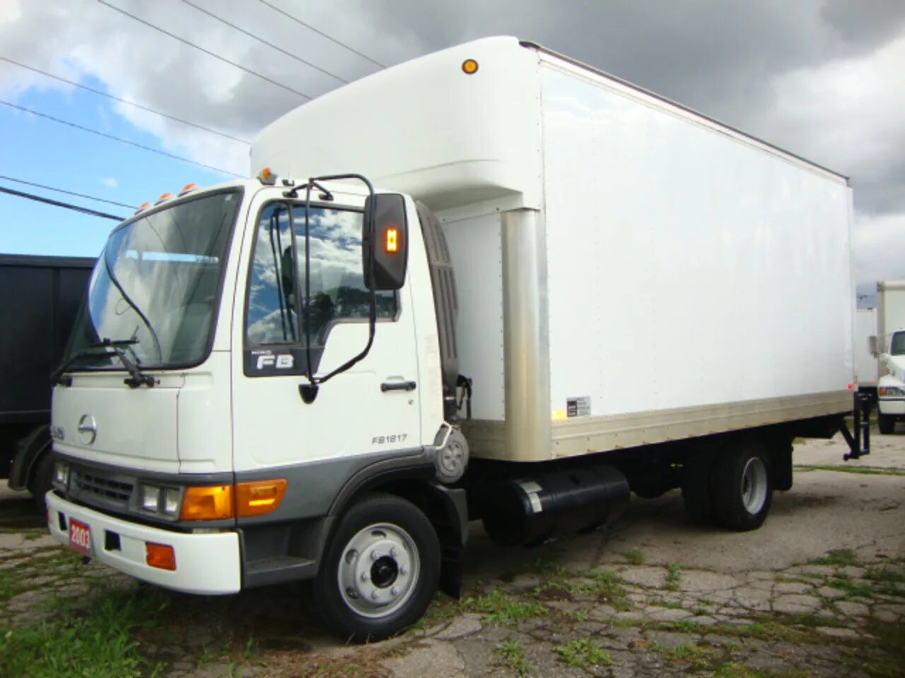 Хино б у куплю. Грузовик Хино 500. Hino fb111a. Хино 20 тонн грузовик. Hino 100.