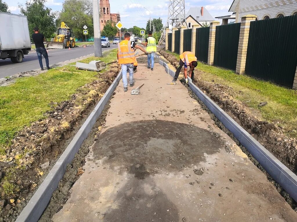 демонтаж бортовых камней. демонтаж поребрика. демонтаж дорожного бортового камня. демонтаж бортовых камней. демонтаж бортового камня.