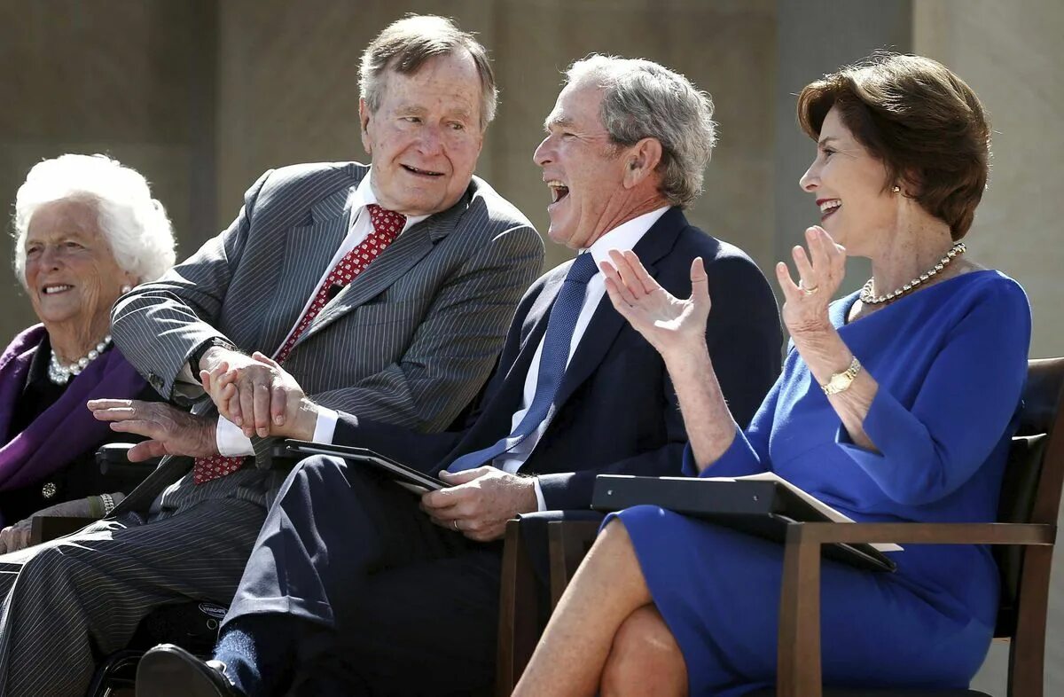 Данхен Буш. Джордж Буш семья. Адамкус с женой.