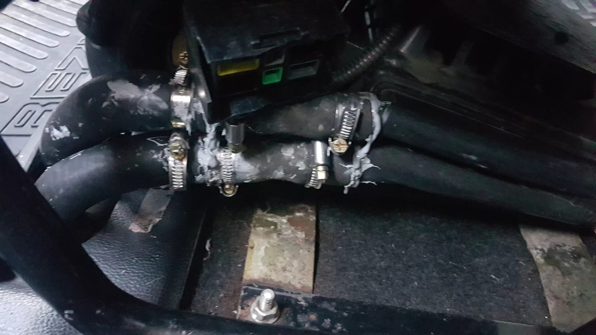 Трубка отопителя газ 2705. Патрубок дополнительной печки. Патрубок отопителя 3310 245 мотор. Патрубки доп печки 3302. Патрубок газель next отопителя дополнительного.